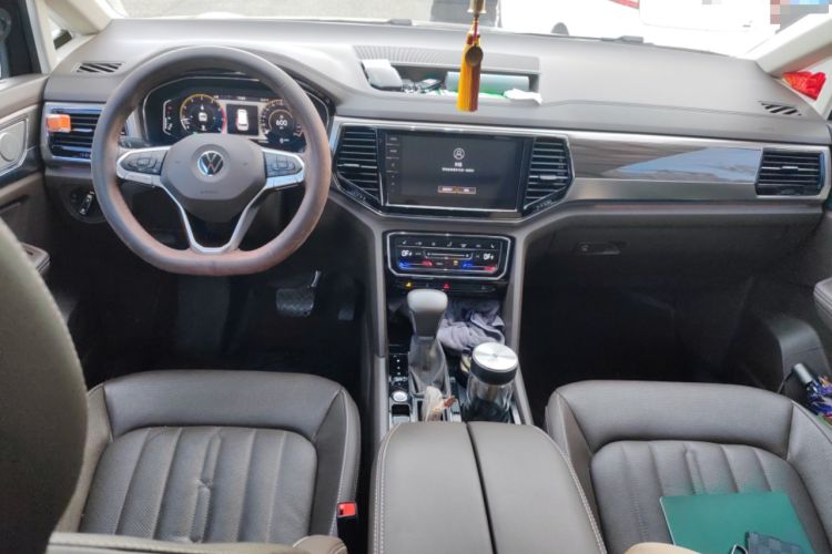 Used Volkswagen Viloran 2020 330TSI Luxury Edition Center Console