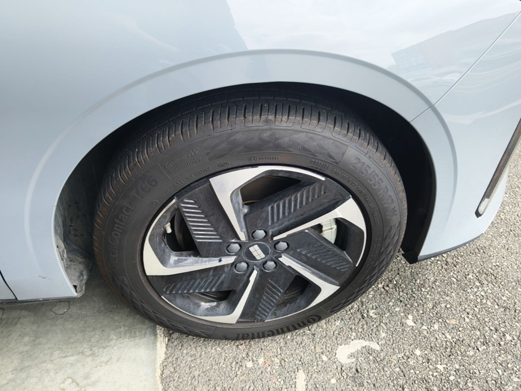 Geely Galaxy L6 2023 125km MAX — снимка 11
