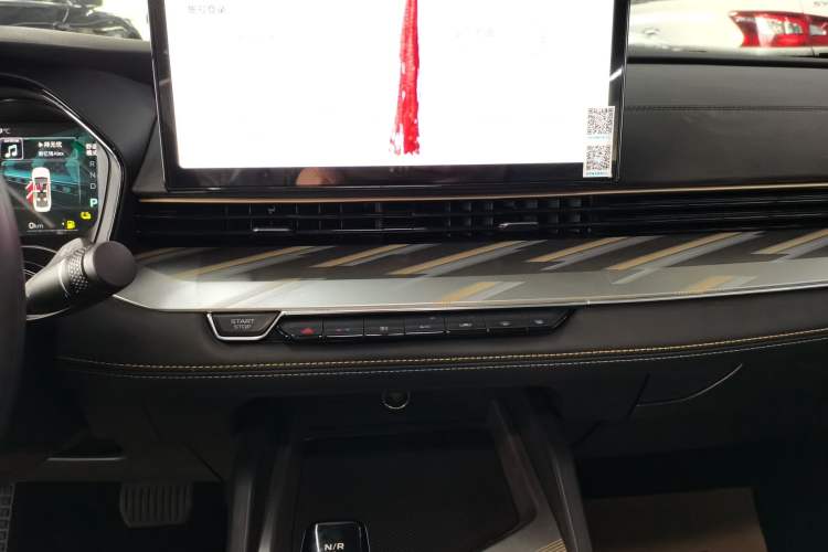 Used Geely Auto Emgrand L HiP 2024 Champion Edition 1.5TD-DHT Pro 100KM Superior Model Audio And AC Panel