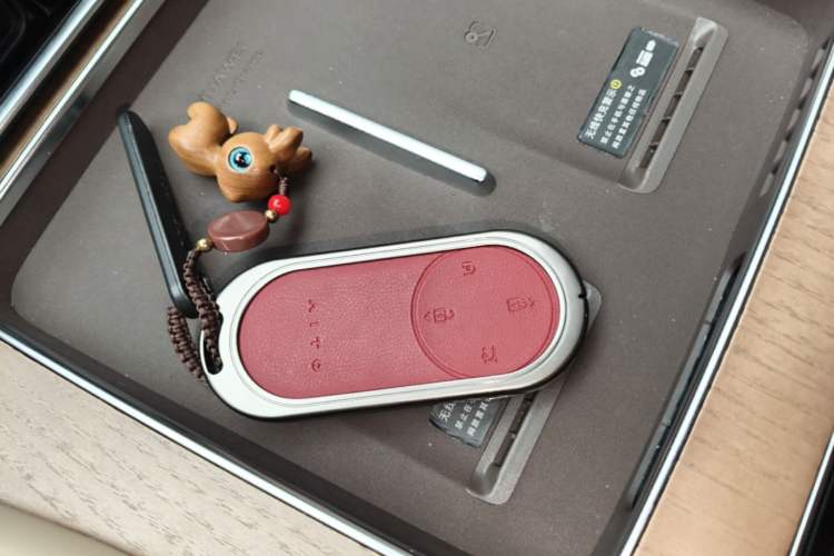 Used Hima AITO M9 2025 Pure Electric Ultra Version 100 kWh 6-Seater Model Vehicle Key