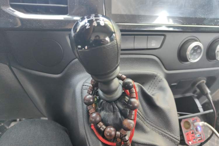 Used JMC Fushun 2023 2.0T Manual Short Wheelbase Mid-Height Passenger Version Business-Class 7-Seater (Non-Commercial) Gear Lever