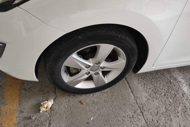 Used Hyundai Elantra (5th Generation / Langdong) 2013 1.6L Automatic Leading Model Left Front Wheel Hub