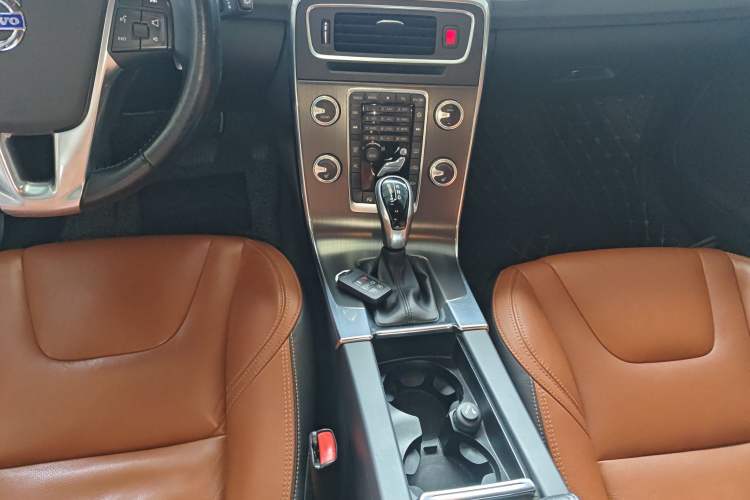 Used Volvo V60 2015 T5 Zhiya Edition Gear Lever