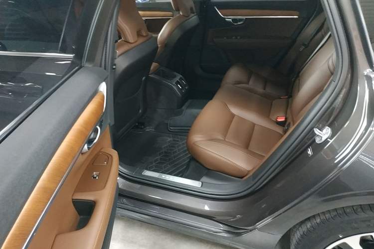 Used Volvo S90 2023 B5 Zhiyi Luxury Edition
