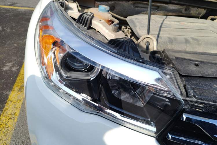 Used GAC Trumpchi GS4 2017 235T Automatic Two-Wheel Drive Luxury Smart Connectivity Version Right Front Headlight