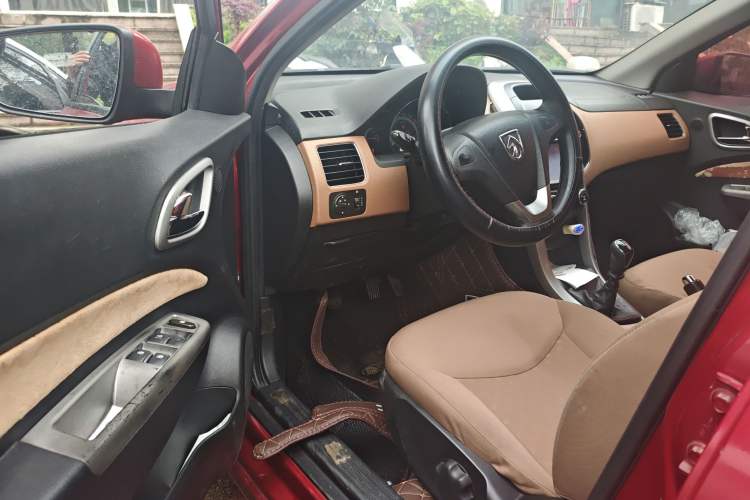 Used Baojun 630 2013 1.5L manual Comfort trim

