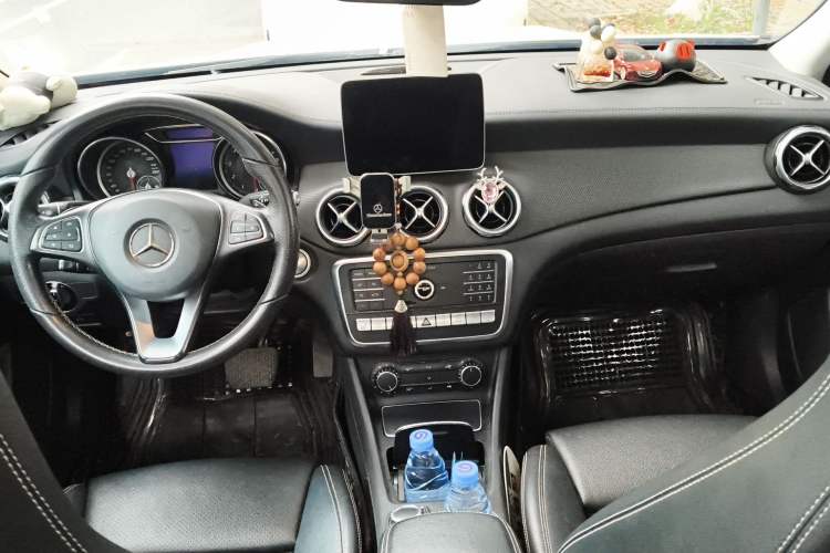 Used Mercedes-Benz GLA 2018 GLA 220 4MATIC Sport Edition Center Console