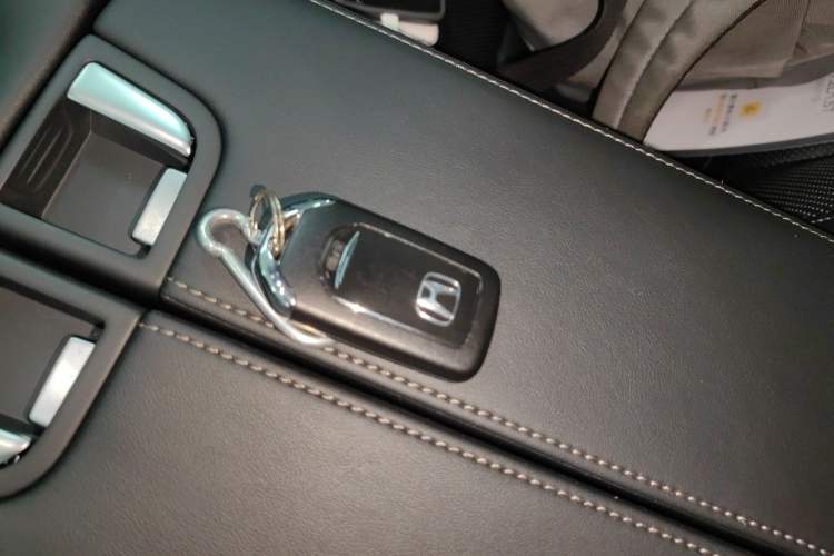 Used Honda UR-V 2020 240TURBO Front-Wheel Drive Elegant Edition Vehicle Key