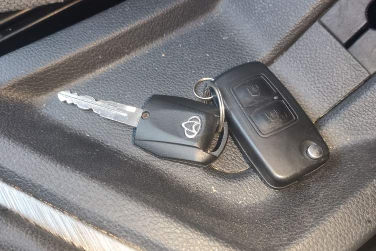 Used CHANGAN KAICHENG Ruixing M60 2023 1.6L CNG Comfort-Grade 6-Seater Passenger Vehicle Vehicle Key