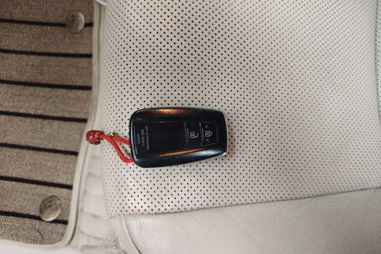 Used Toyota Prado 2018 3.5L Automatic TX-L NAVI with Rear-Mounted Spare Tire Vehicle Key