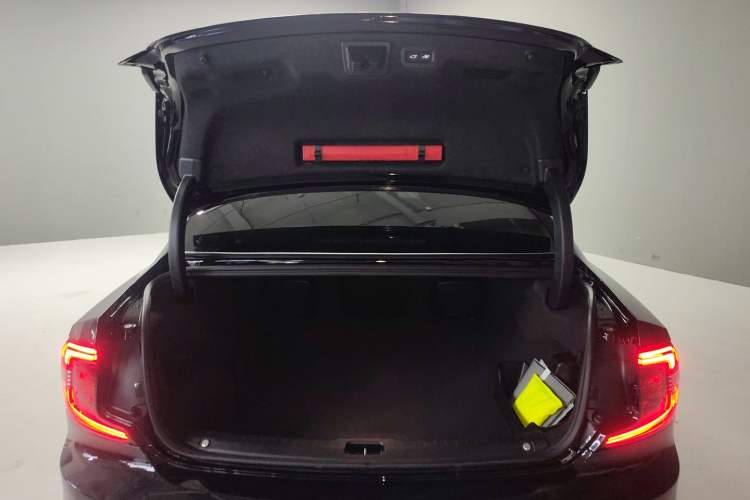 Used Volvo S90 New Energy 2025 Plug-in Hybrid Four-Wheel Drive Long-Range Luxury Smart Edition