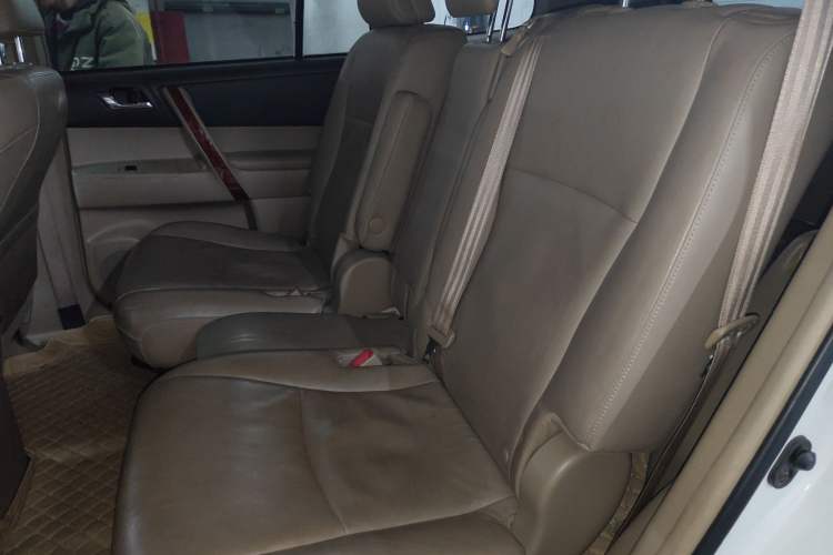 Used Toyota Highlander 2012 2.7L Two-Wheel Drive 7-Seater Ultimate Edition