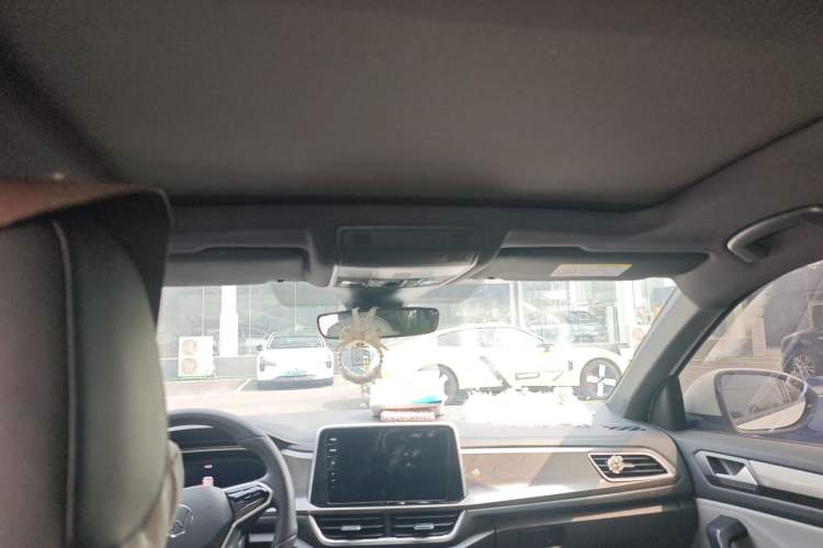 Used Volkswagen T-ROC 2025 Facelift Model 2 300TSI DSG Two-Wheel Drive Chenguang Edition Headliner