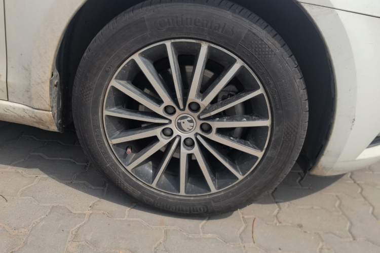 Used Skoda Octavia 2019 TSI230 DSG SmartDrive Luxury Edition China VI Right Front Wheel Hub