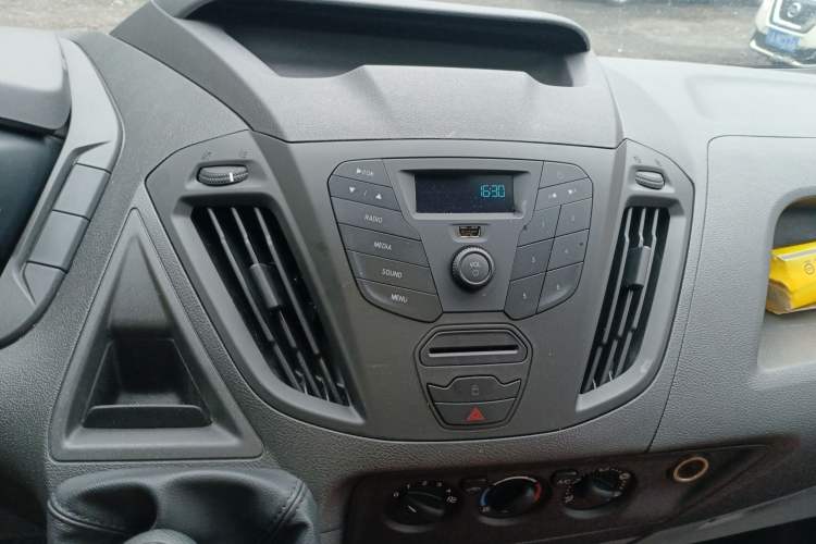 Used Ford Transit 2020 2.0T Diesel Multi-Function Commercial Vehicle Mid-Chassis Low-Roof Design with Dual Rear Doors Meeting China VI Emission Standards