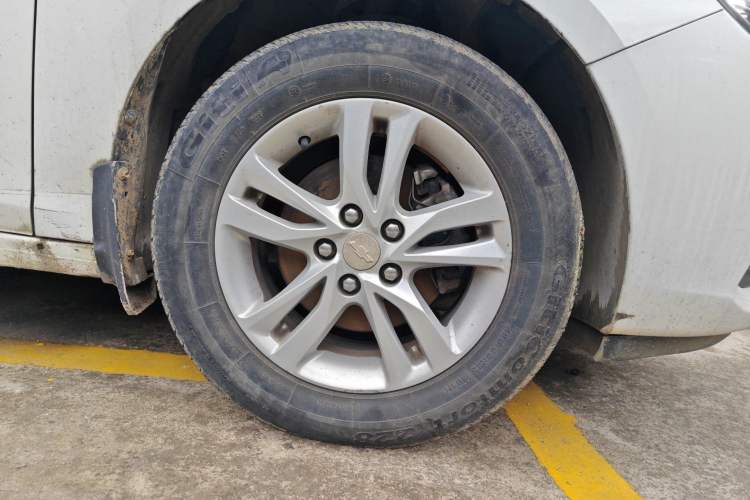 Used Chevrolet Cavalier 2019 320 Automatic Enjoyment with Sunroof Right Front Wheel Hub