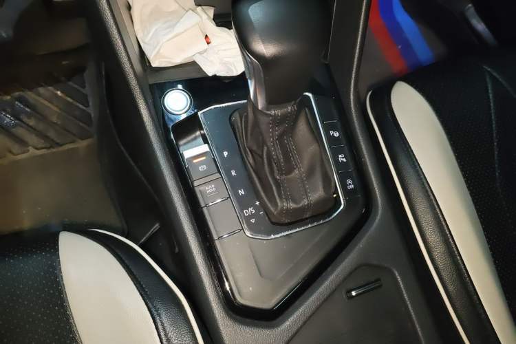 Used Volkswagen Tiguan L 2022 330TSI Automatic Two-Wheel Drive R-Line Flagship Edition Gear Lever