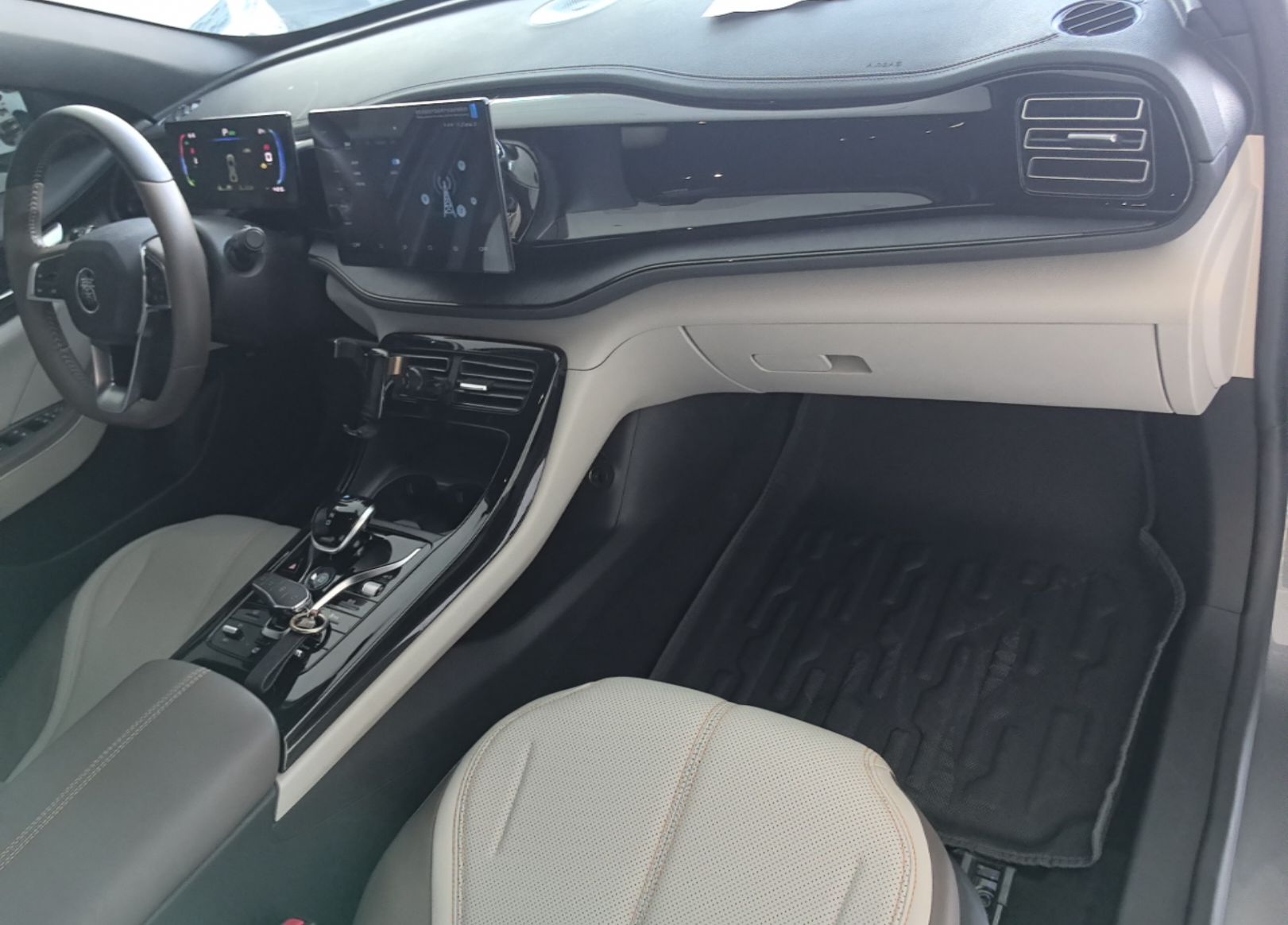 BYD Qin PLUS 2024 HONOR Edition DM-i 55KM Leading Model — снимка 12