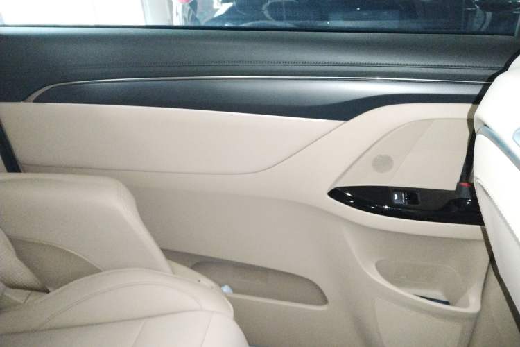 Used Buick GL8 New Energy 2025 Lu Shang Luxury Edition 7-Seater