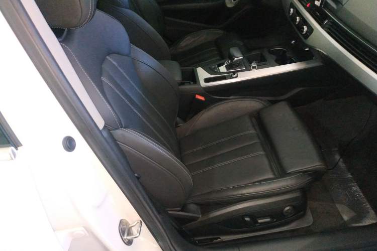 Used Audi A4L 2020 40 TFSI Fashion Dynamic Model Right Front Seat