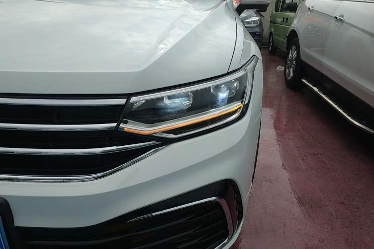 Used Volkswagen Tiguan L 2023 Restyled 330TSI Automatic Two-Wheel Drive R-Line Enhanced Comfort Version Left Front Headlight