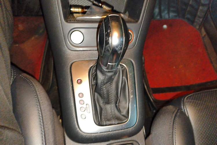 Used Volkswagen Tiguan 2015 1.8TSI Automatic Two-Wheel Drive Luxury Model Gear Lever