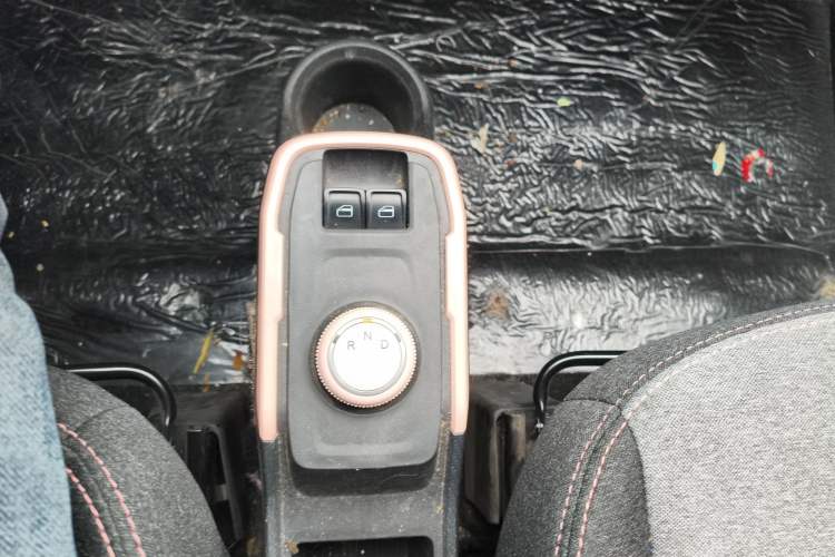 Used Chery QQ Ice Cream 2022 170km Sundae Phosphate Lithium-Ion
