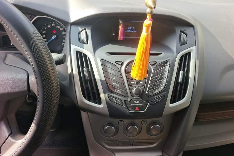 Used Ford Focus 2012 Sedan 1.6L Manual Comfort Model
