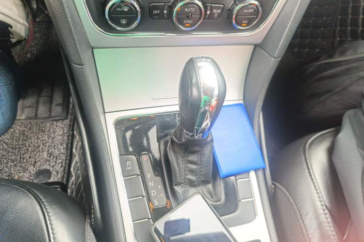 Used Volkswagen Passat 2013 1.8TSI DSG Prestige Edition Gear Lever