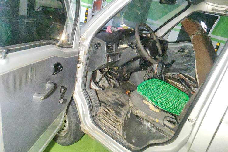 Used Wuling Zhiguang 2020 1.2L Van Utility Model China VI Emission Standard 2 Seats LSI