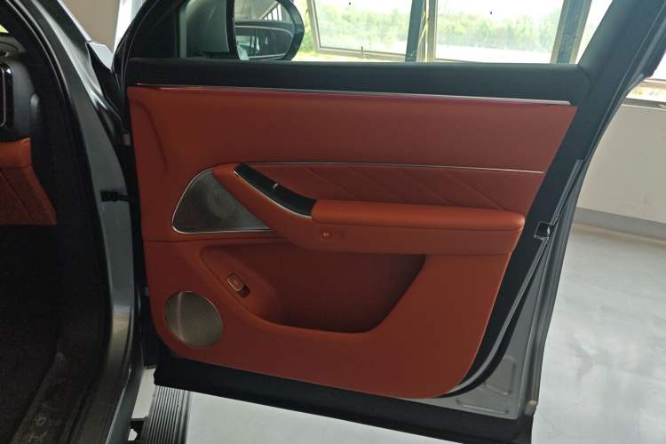 Used Hima AITO M8 2025 Extended-Range Ultra Version 53.4 kWh 5-Seater Edition Right Front Door Interior