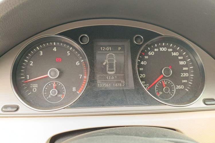 Used Volkswagen Magotan 2012 Revised Version 1.8TSI Leading Edition Instrument Cluster