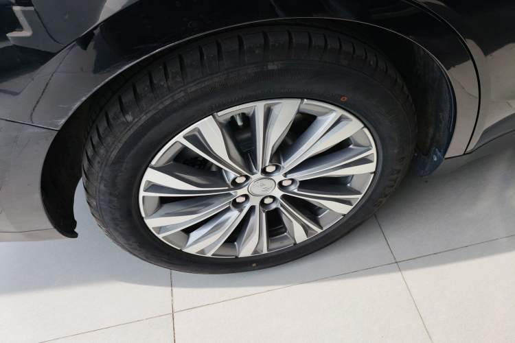 Used Hongqi E-QM5 2024 560km PLUS Right Rear Wheel Hub