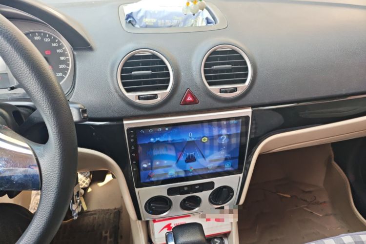 Used Volkswagen Lavida 2011 1.6L Automatic PinYou Edition Audio And AC Panel