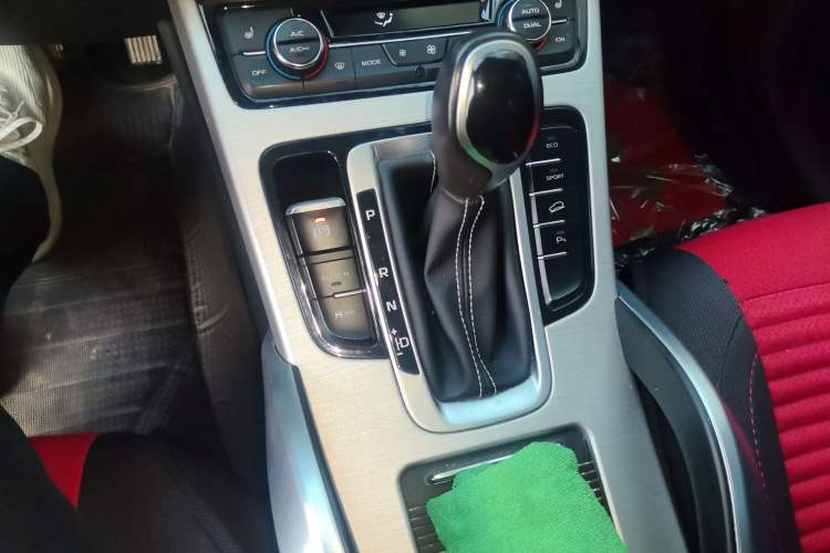 Used Geely Auto Emgrand X7 Sport 2016 1.8TD Automatic Smart Model Gear Lever