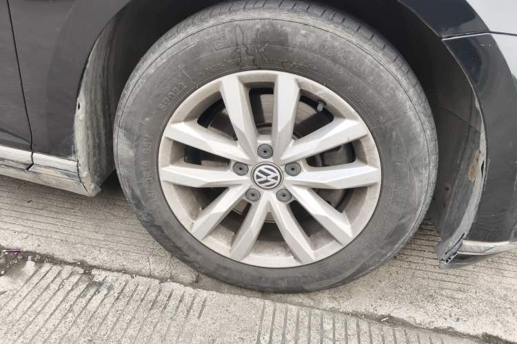 Used Volkswagen Magotan 2019 280TSI DSG Comfort Model China VI Standard Right Front Wheel Hub