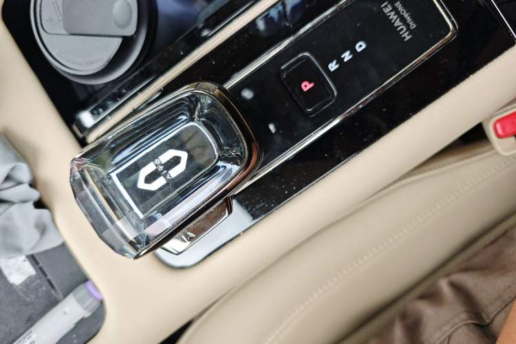 Used Hima AITO M7 2024 1.5T Intelligent Driving 4WD Max Edition 5 Seats Gear Lever