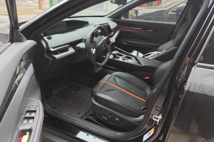 Used Changan UNI-V 2024 1.5T Prestige Edition