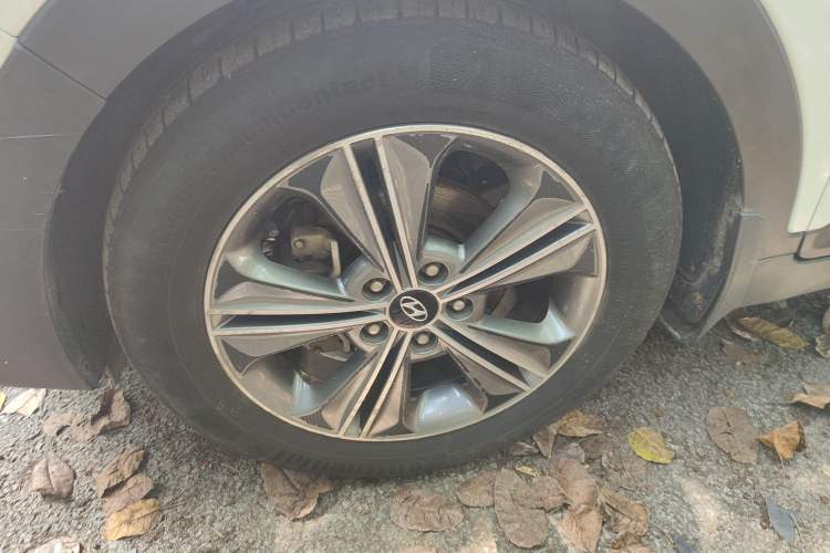 Used Hyundai ix25 2015 1.6L Automatic Two-Wheel Drive Smart GLS Trim Left Front Wheel Hub