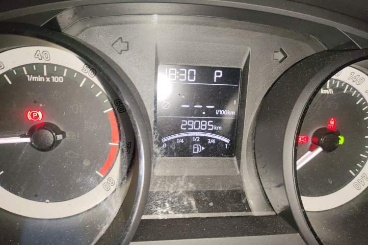 Used Skoda Rapid Spaceback 2018 1.6L Automatic Comfort Edition Odometer Close Up