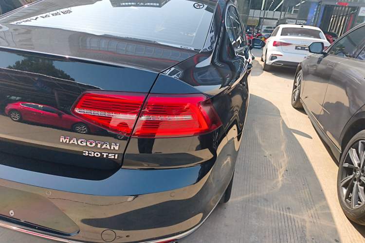 Used Volkswagen Magotan 2019 330TSI DSG Leading Edition China V Standard