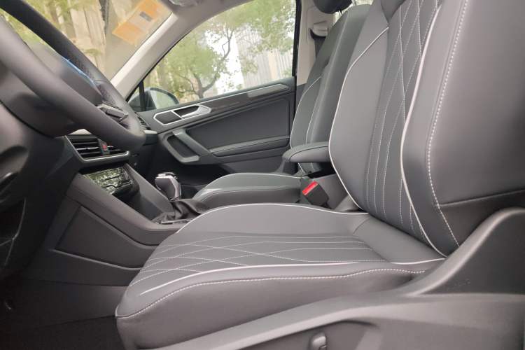 Used Volkswagen Tiguan L 2025 Model, Outstanding Version, 300TSI Automatic Two-Wheel Drive Longteng Edition Left Front Seat