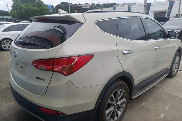 Used Hyundai Santa Fe Classic 2013 3.0L 4x4 Comfort Edition with Navigation 7 Seats Euro IV
