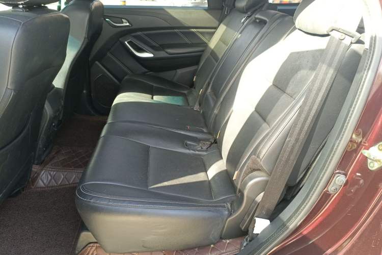 Used JMC Yusheng S350 2016 2.0T Automatic Two-Wheel Drive Gasoline Luxury Version with Sunroof 5 Seats