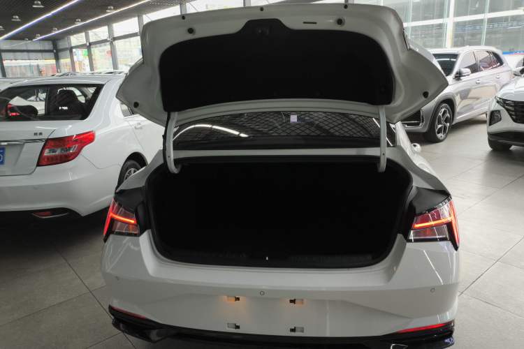 Used Hyundai Elantra 2021 1.5L CVT LUX Prestige Edition