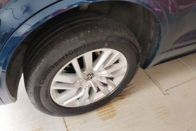 Used Volkswagen Touareg 2021 2.0 TSI Ruiyi Edition Left Front Wheel Hub