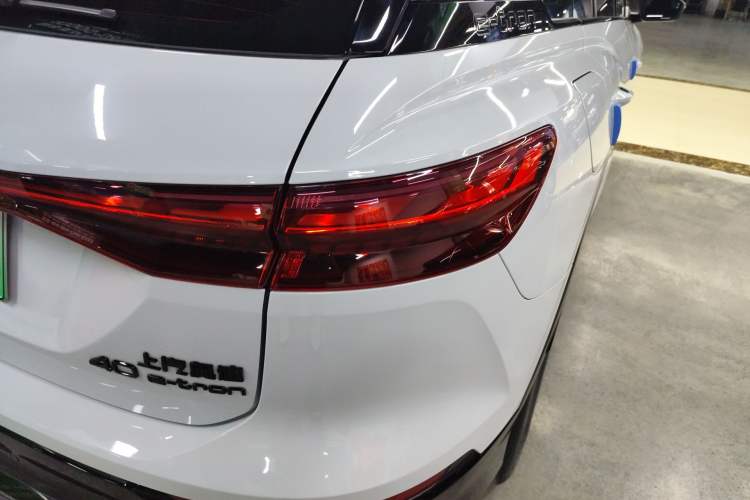 Used Audi Q5 e-tron 2023 40 e-tron Shining Edition Mecha Kit
