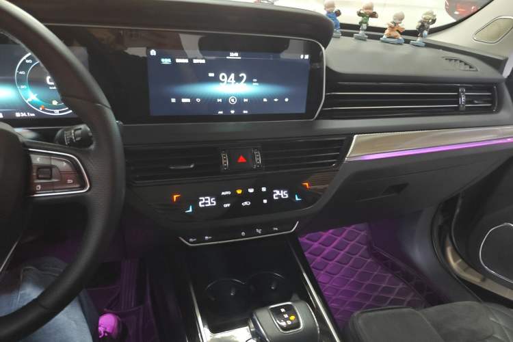 Used Hongqi HS5 2019 2.0T Smart Connect Flagship Edition Audio And AC Panel