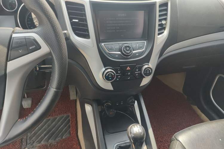 Used CHANGAN CS35 2015 1.6L Manual Luxury Model China IV Standard Audio And AC Panel
