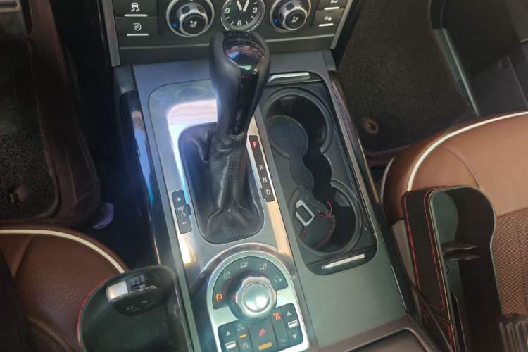 Used Land Rover Range Vogue 2011 5.0 V8 5-Seater Parallel Import Gear Lever